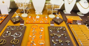 Read more about the article 15 Jewelry Display Ideas for Boutiques to Captivate and Delight Customers