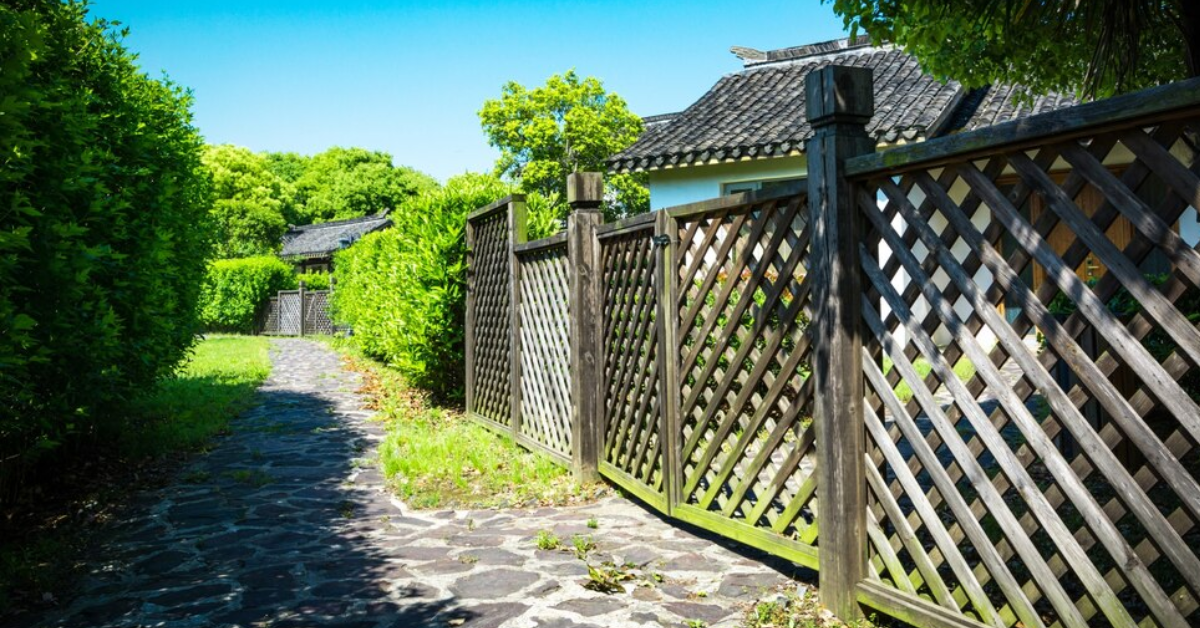 Read more about the article 15 Backyard Fence Ideas to Transform Your Outdoor Space