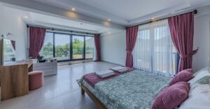 Read more about the article 15 Gorgeous Curtain Ideas for Sliding Glass Window Magic