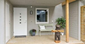 Read more about the article 15 Best Front Porch Railing Ideas for Curb Appeal