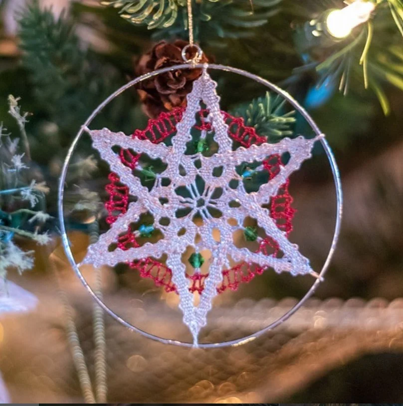 Small lace-wrapped Christmas ornaments and baubles, seasonal lace crafts to sell for farmhouse and vintage holiday decor.