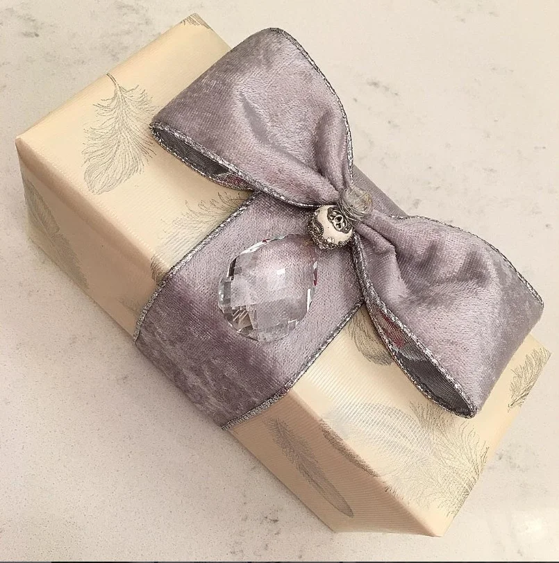 Pre-made vintage lace ribbon gift wrapping kit, low-cost vintage lace handmade items with high markup potential for DIY gifting.