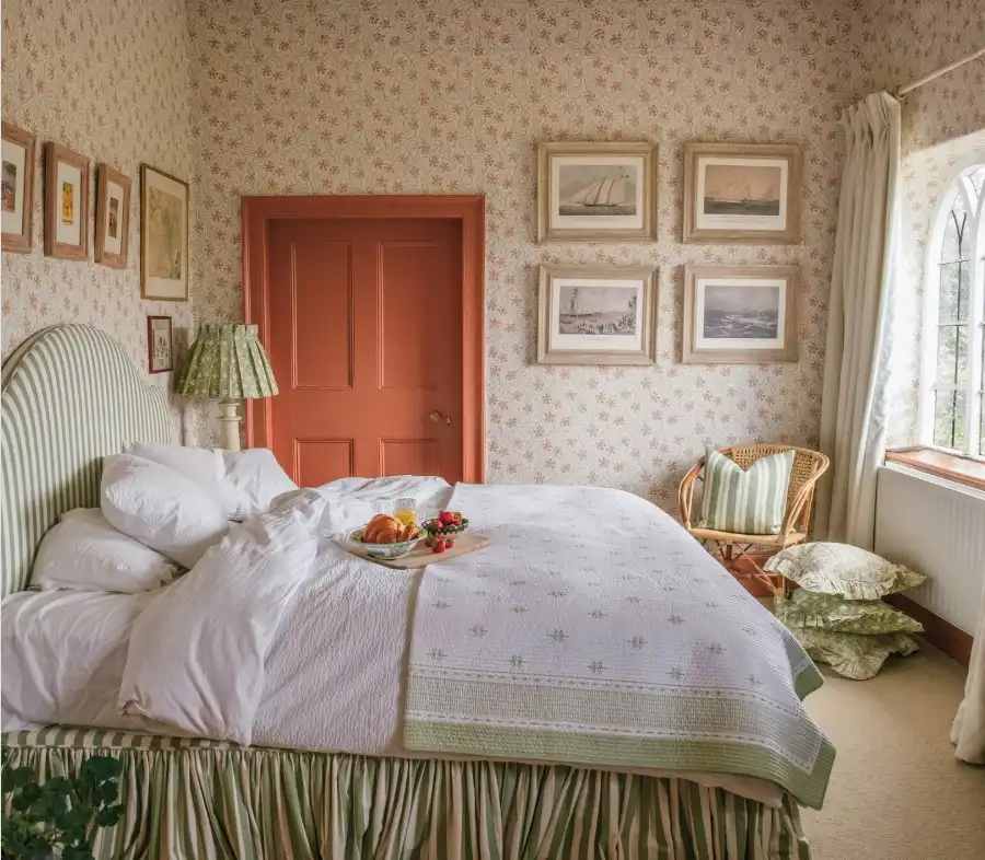 Vintage feminine bedroom ideas with striped bedding, coral door, and cozy cottagecore accents