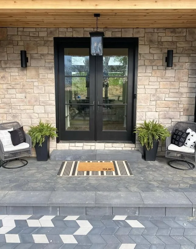 front stoop makeover with clean clutter free entry