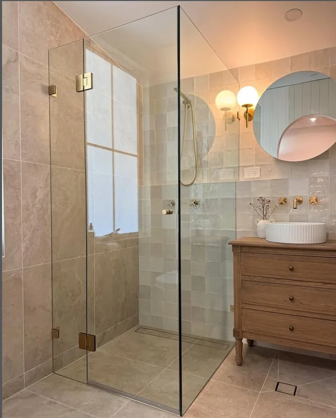 modern bathroom wall decor ideas with frameless glass style