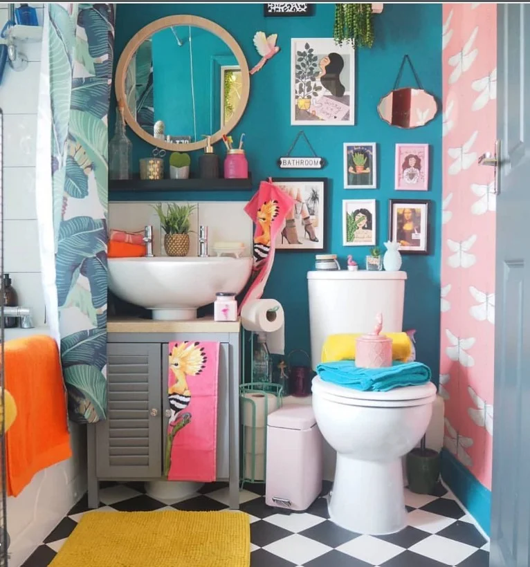 modern bathroom wall decor ideas with gallery wall frames