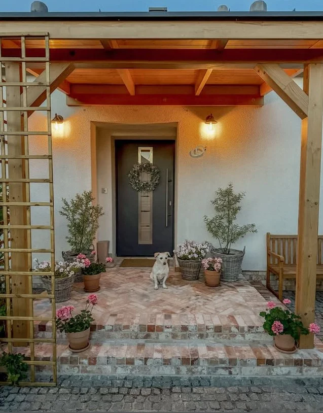 cottage front porch with outdoor rug and seating area