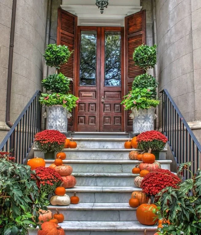 front stoop makeover with symmetrical decor layout