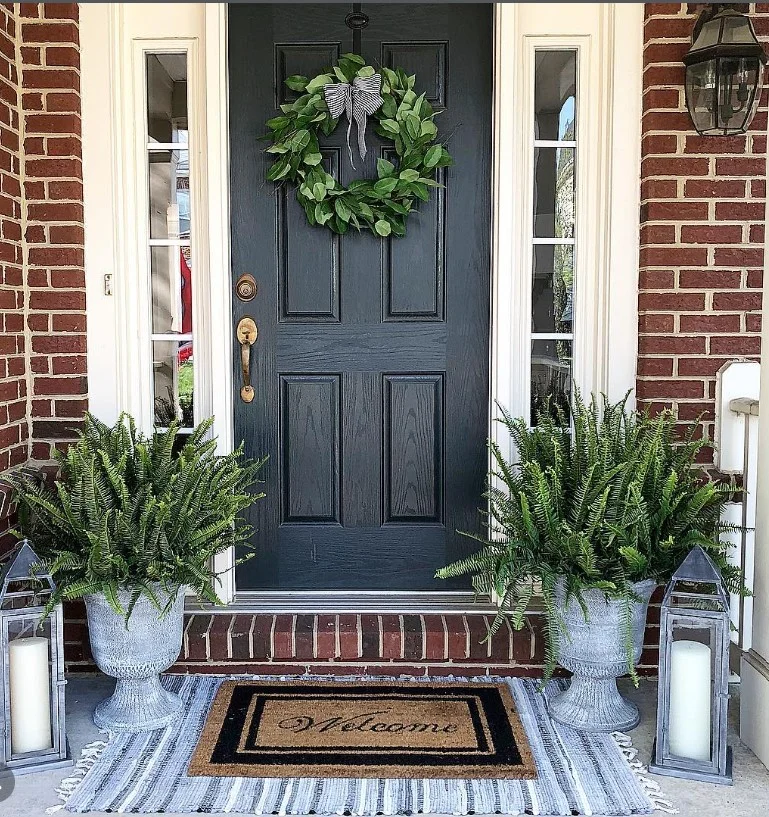 clean small front stoop, fresh and neat entry design