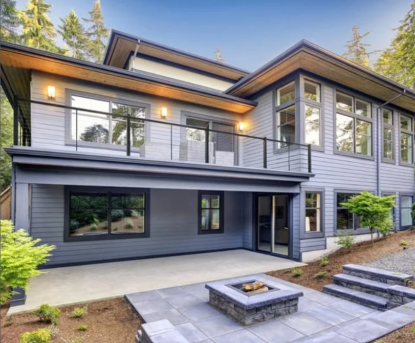 modern backyard deck with sleek horizontal railing