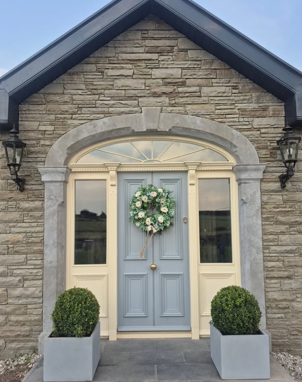 natural stone around luxury front entrance design