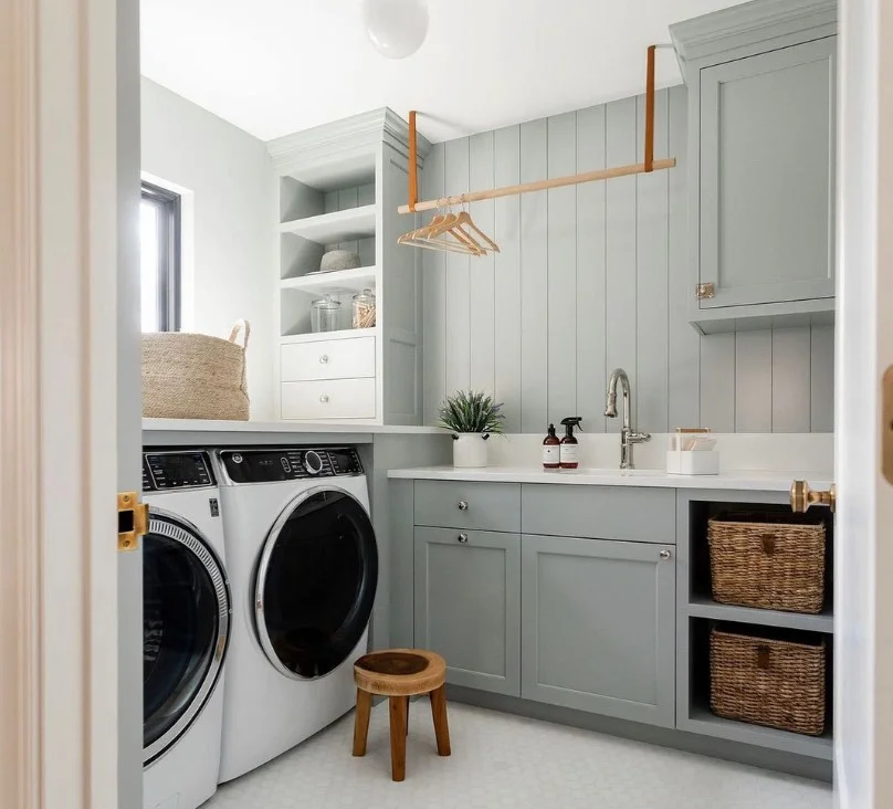 family-friendly Sims 4 laundry room with folding counter