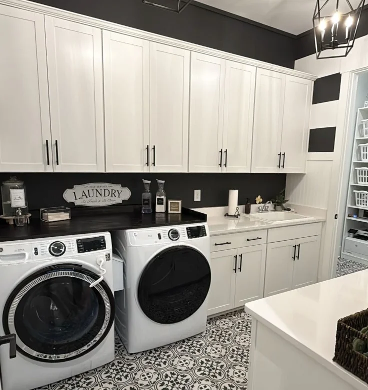 modern black and white Sims 4 laundry room design