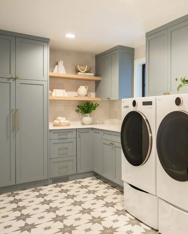 Scandinavian Sims 4 laundry room with light wood cabinets